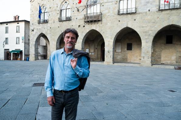Giorgio Tirabassi in Piazza Duomo a Pistoia